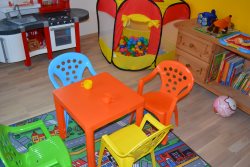 Tisch mit St&uuml;hlen